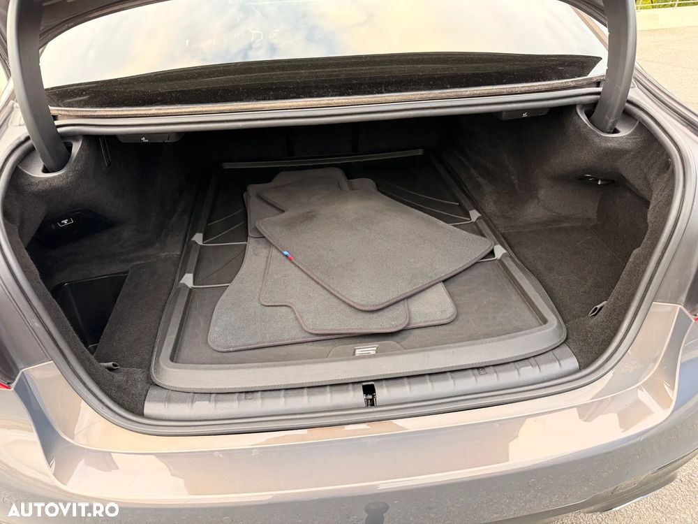 BMW Seria 5 530e xDrive AT PHEV - 29