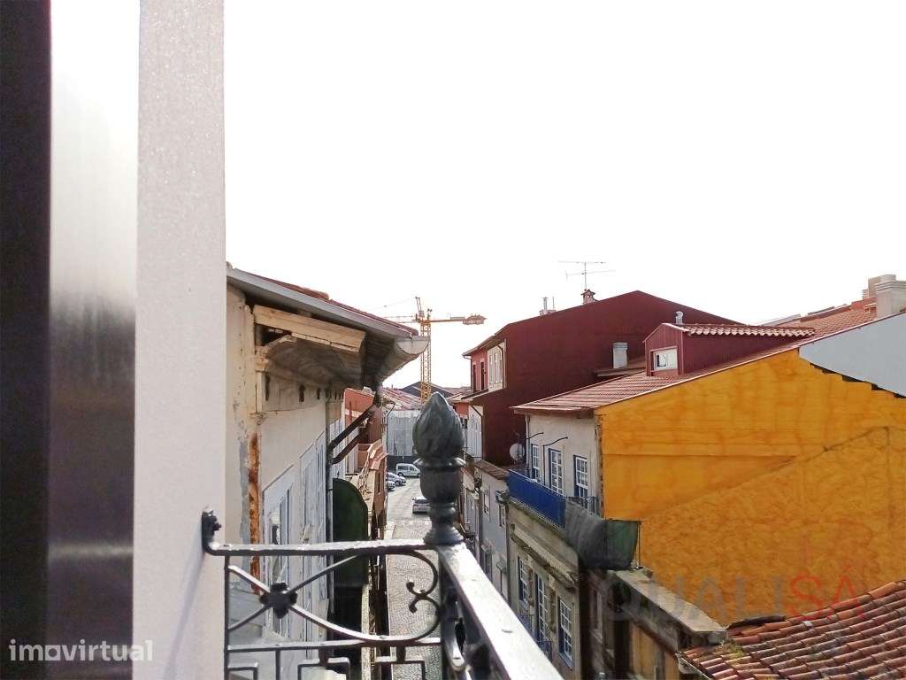 Apartamento T0 novo com varanda, equipado e mobilado, no centro his... - Grande imagem: 5/28
