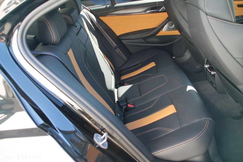 BMW M5 Competition - 11