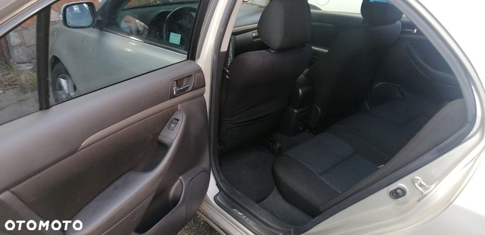 Toyota Avensis - 10