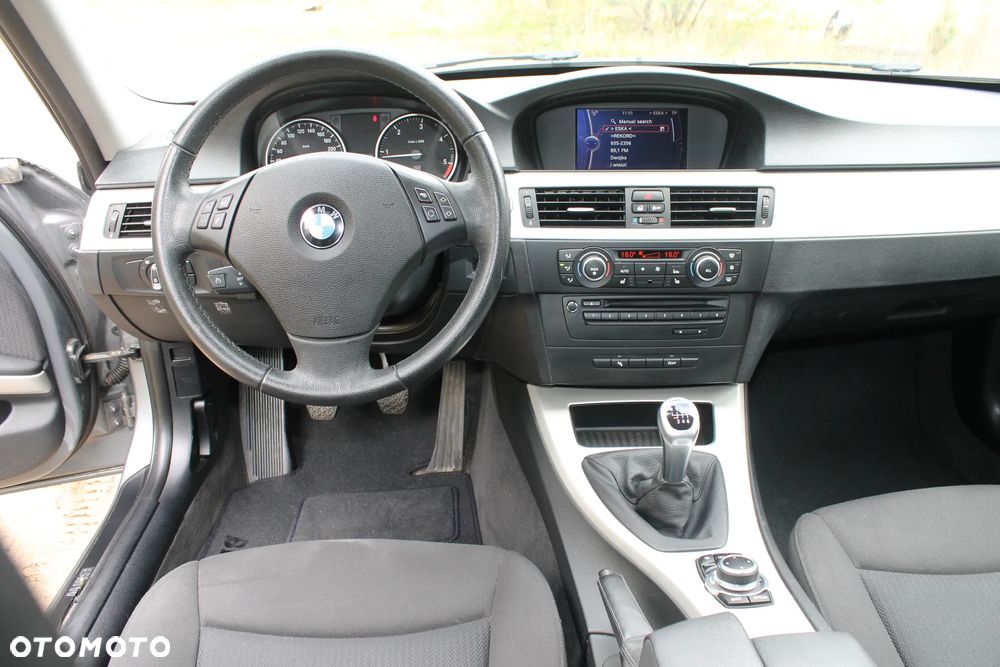 BMW Seria 3 318d DPF Touring Edition Exclusive - 8