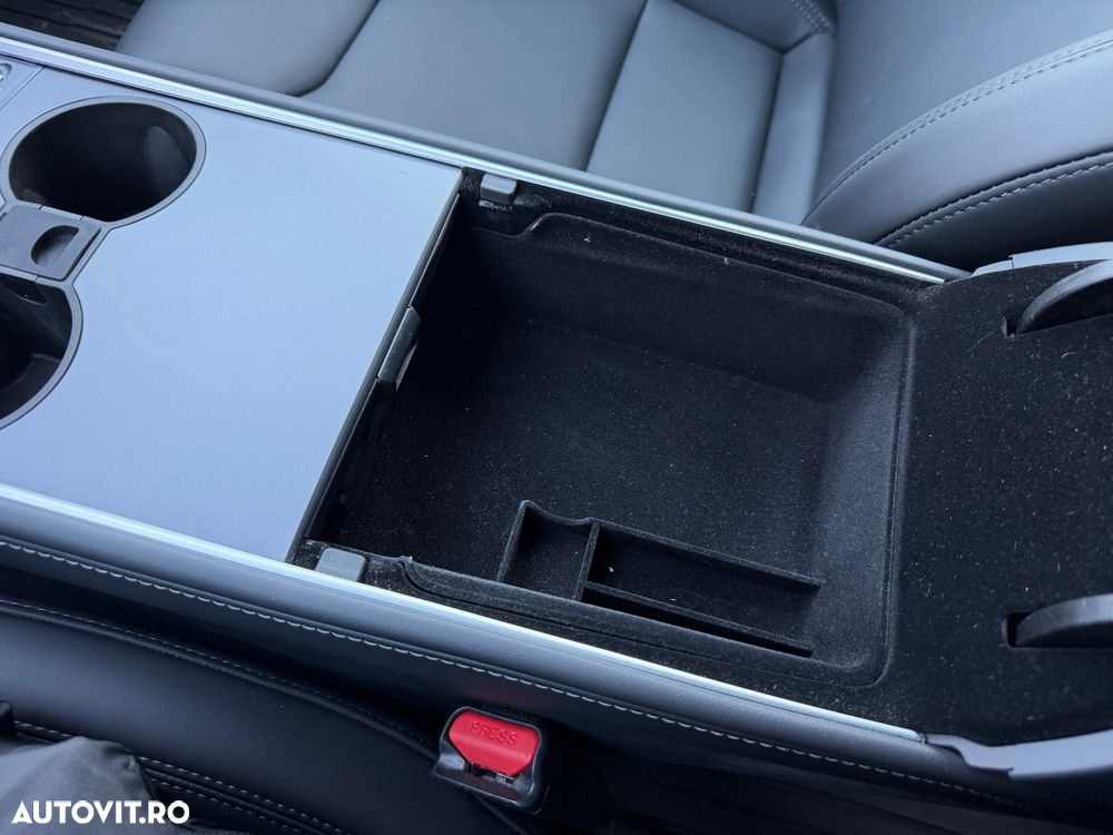 Tesla Model Y - 20