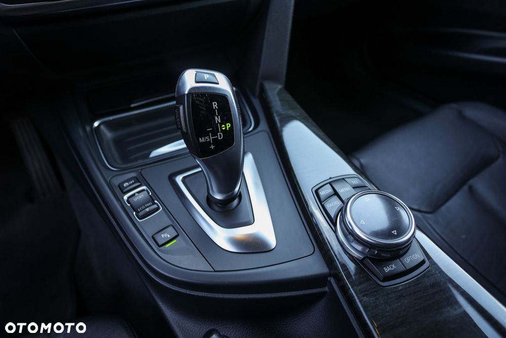 BMW Seria 3 320d Blue Performance Luxury Line - 29