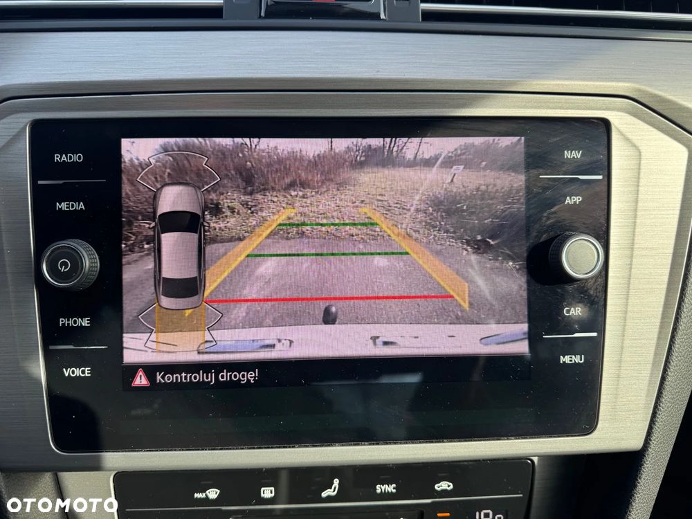 Volkswagen Passat - 11