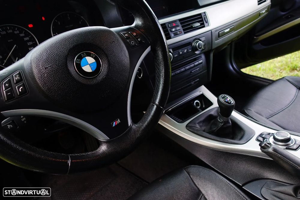 BMW 320 d Sport - 23