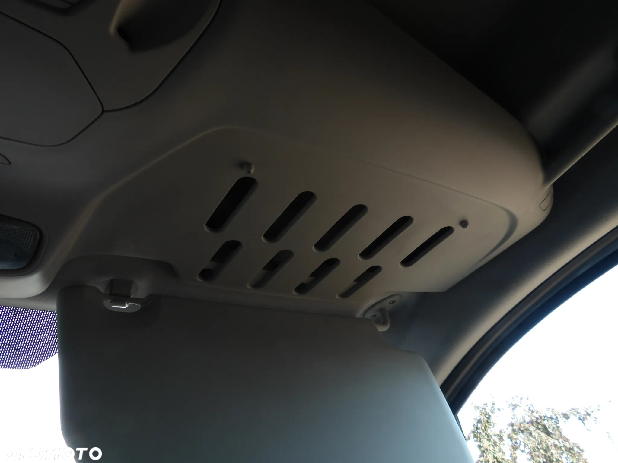 Ford Transit Courier - 25