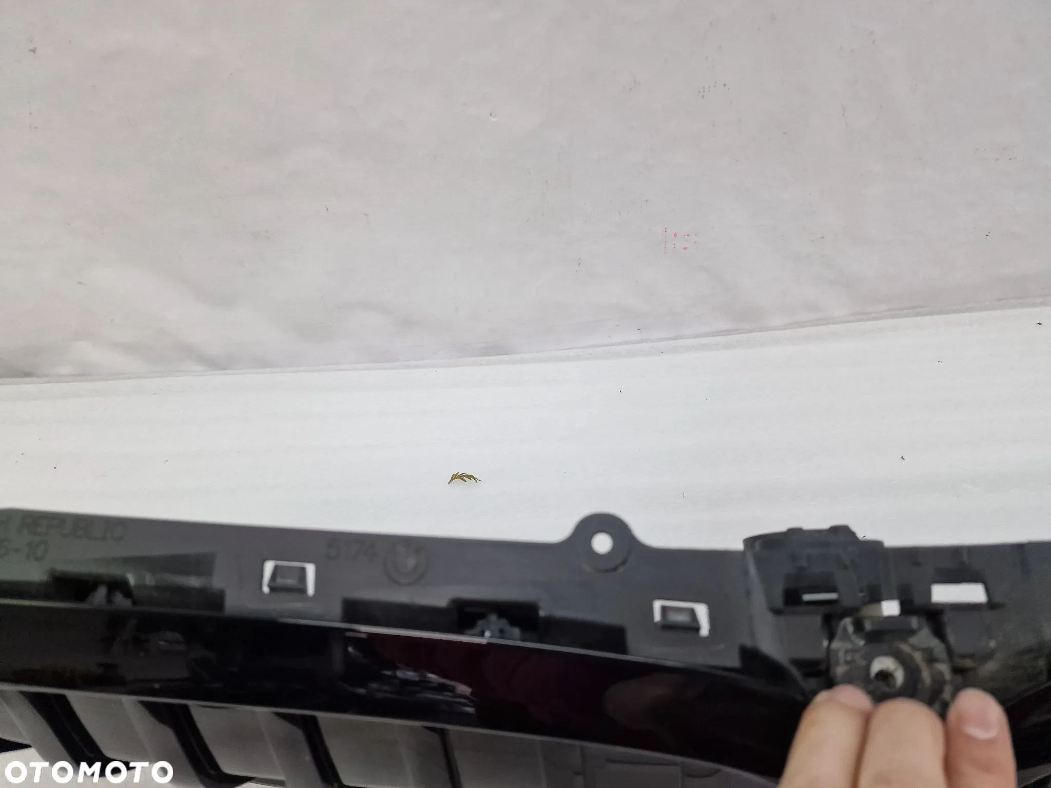 BMW G20 / G21 / G28 ATRAPA / GRILL ZDERZAKA PRZEDNIEGO PRZÓD + ŻALUZJA CZARNA W POŁYSKU , NR 187156-10 18715610 / 5A22C60 , NR AUKCJI GL703 - 14
