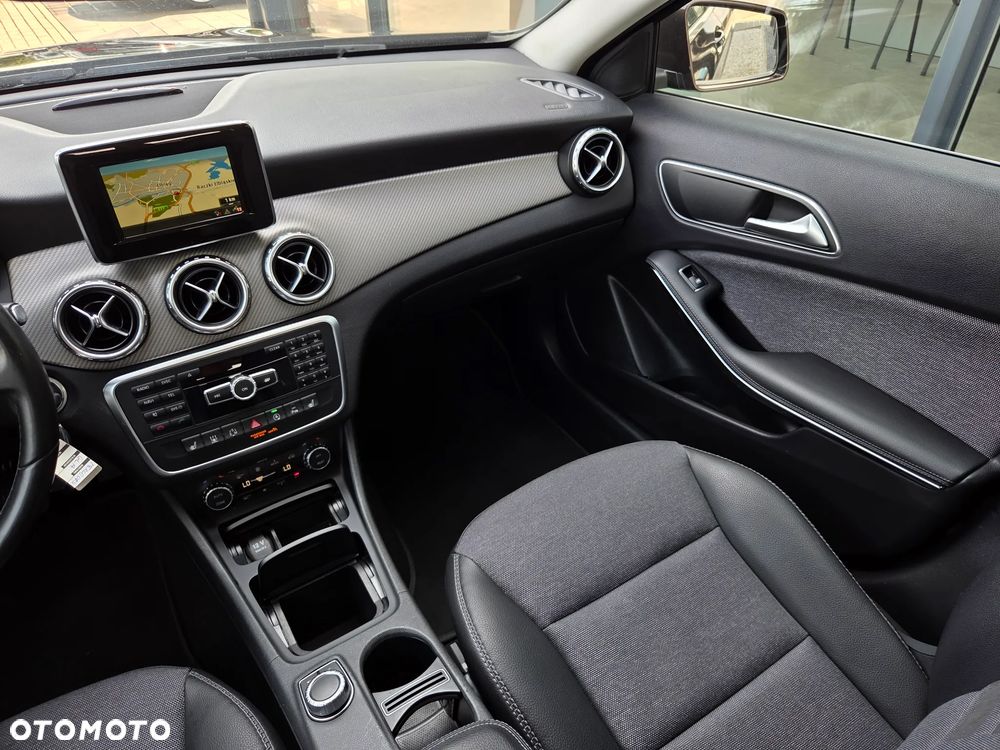 Mercedes-Benz GLA 200 7G-DCT Style - 23