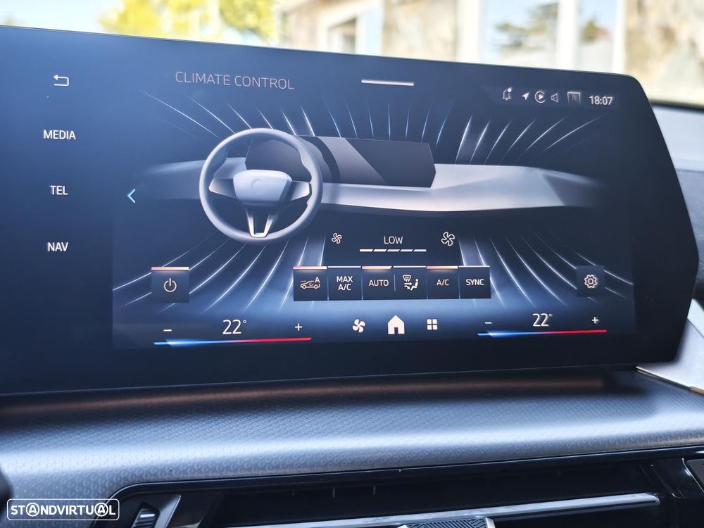 BMW iX2 eDrive20 Pack Desportivo M - 44