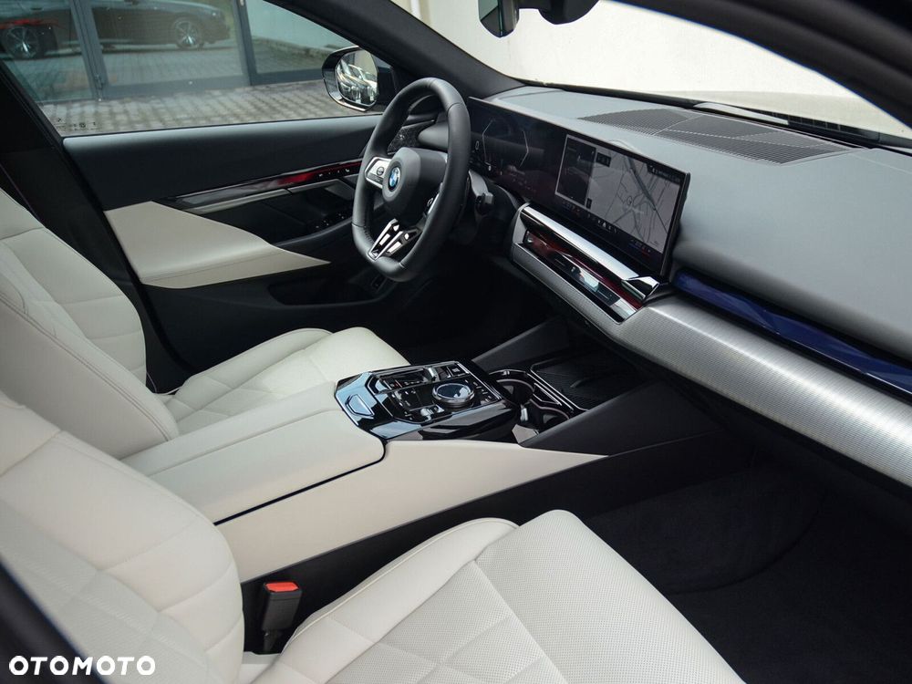 BMW Seria 5 - 32