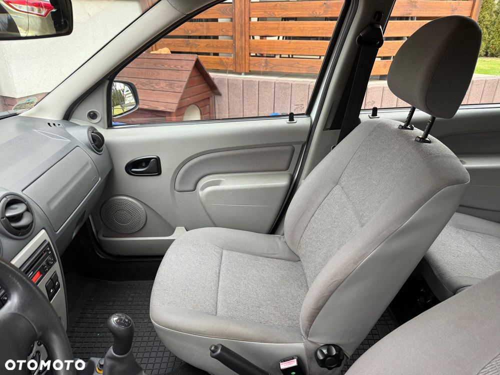 Dacia Logan 1.6 Ambiance - 11