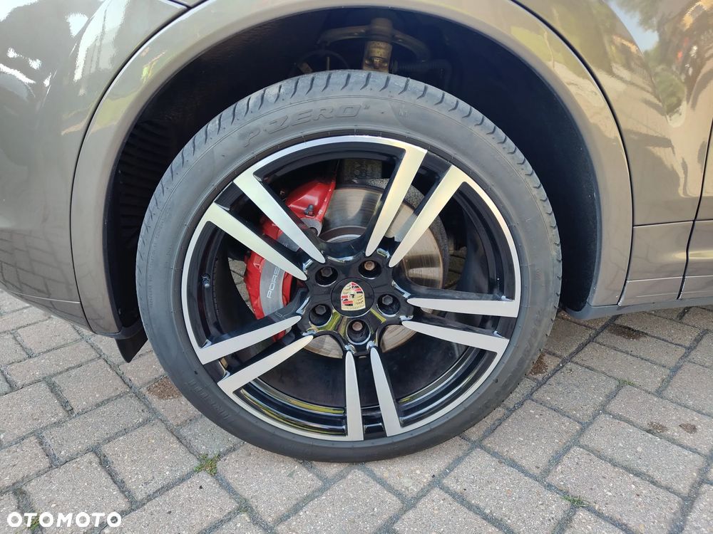 Porsche Cayenne Platinum Edition - 13