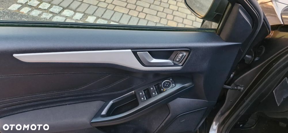 Ford Focus 1.0 EcoBoost Trend Edition Business - 24