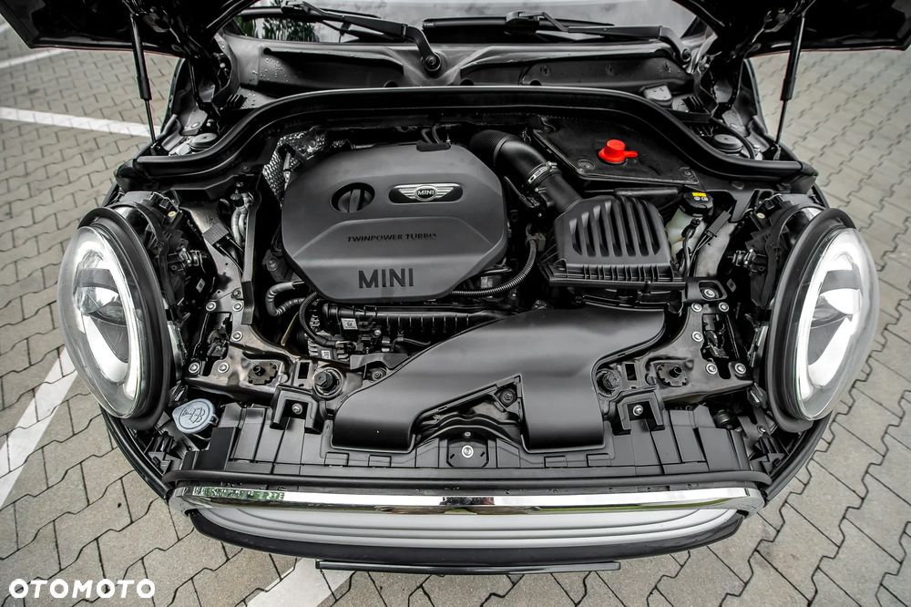 MINI Cooper Essential Trim - 32