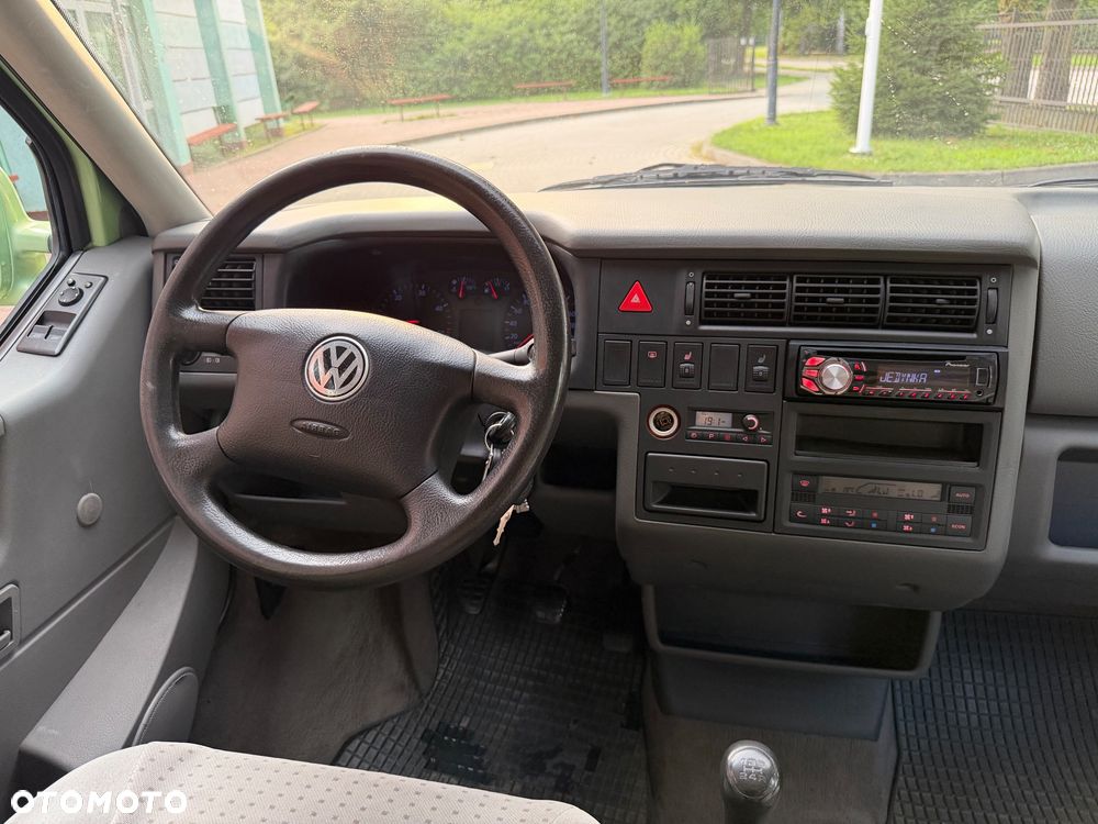 Volkswagen Multivan - 24