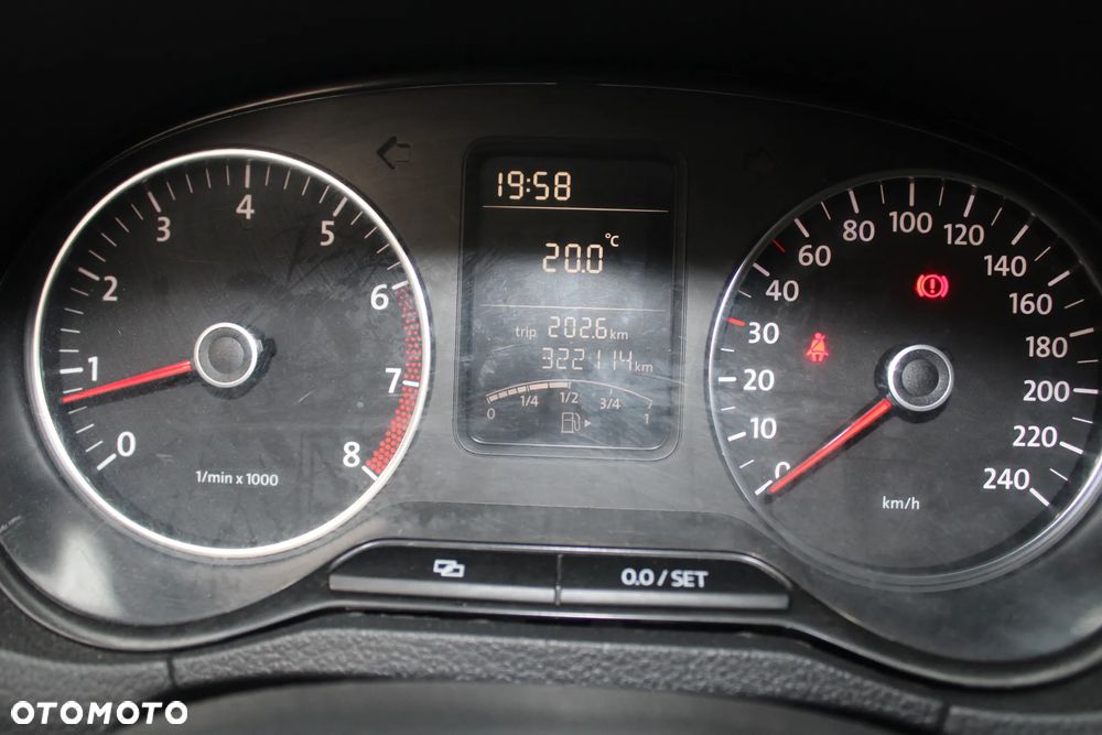 Volkswagen Polo 1.4 16V Highline - 16