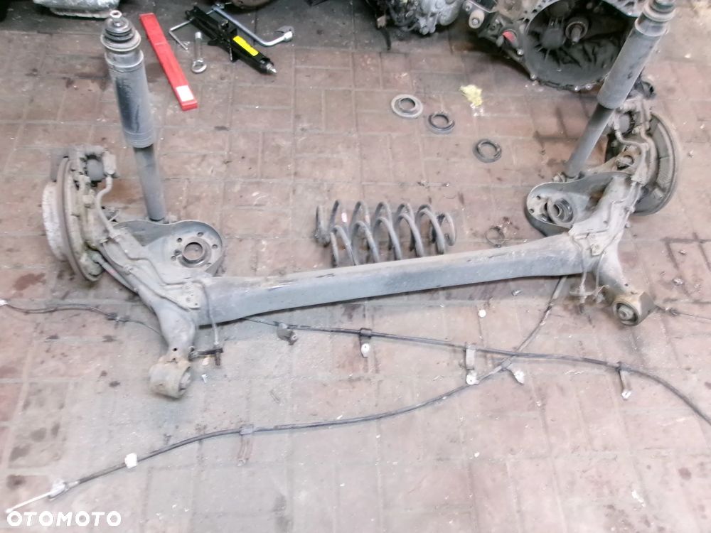 BELKA ZAWIESZENIA TYŁ KOMPL. TOYOTA VERSO 09-18 - 1