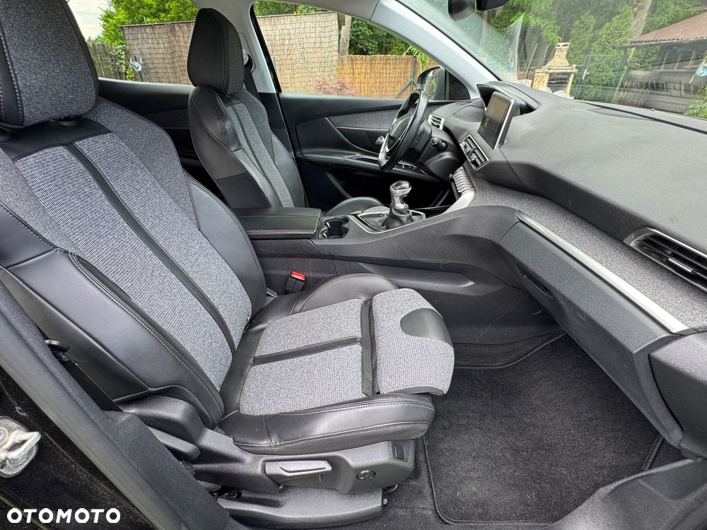 Peugeot 3008 1.2 PureTech Allure - 23