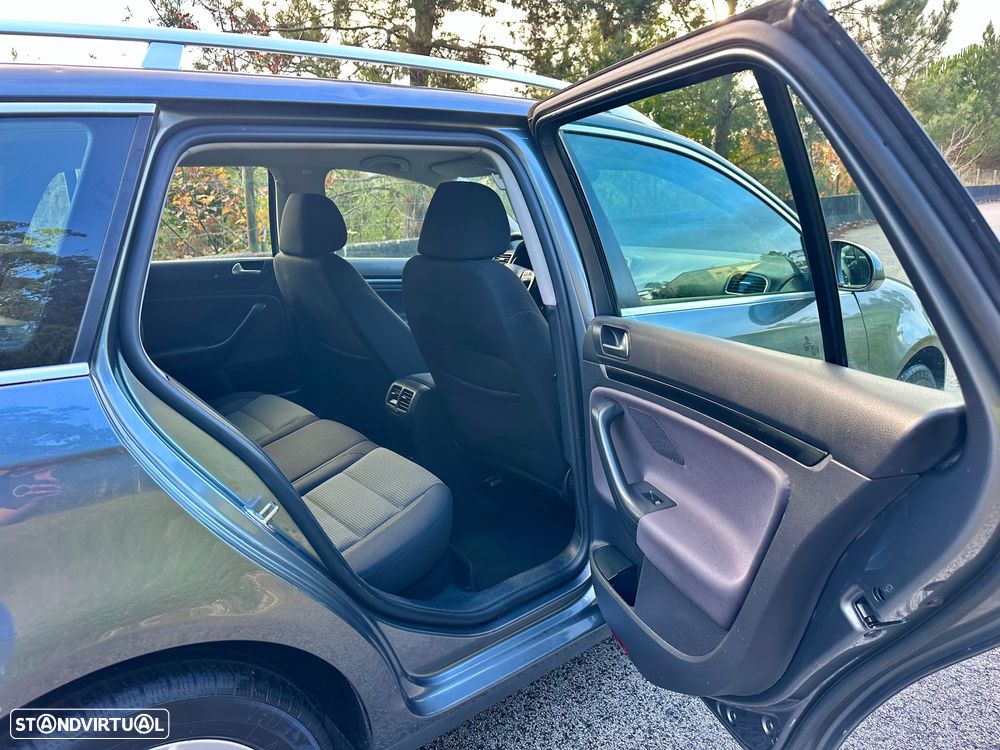 VW Golf Variant 1.6 TDi Confortline DSG - 16