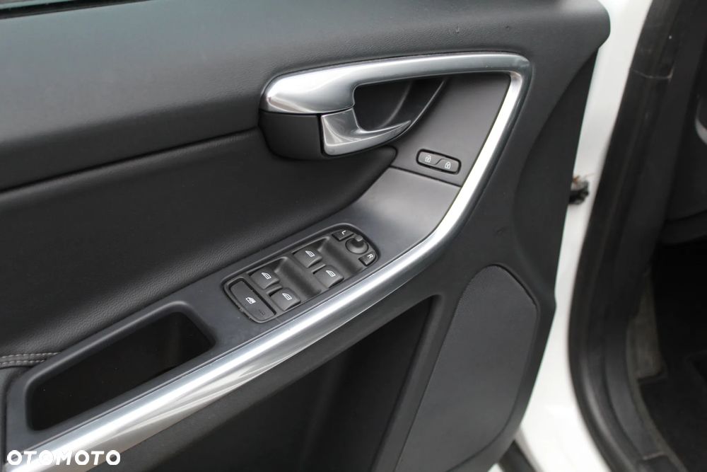 Volvo XC 60 T5 AWD Drive-E Momentum - 8