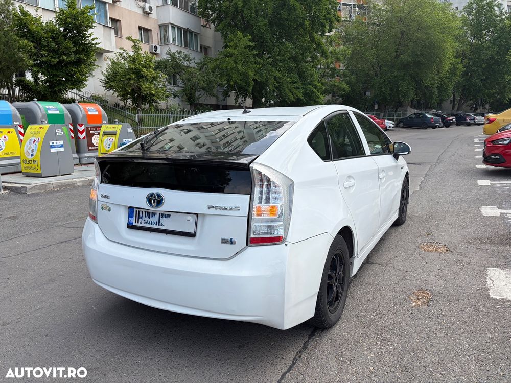 Toyota Prius (Hybrid) - 5