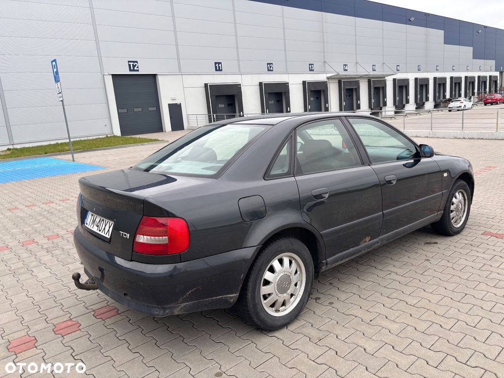 Audi A4 Limousine - 5