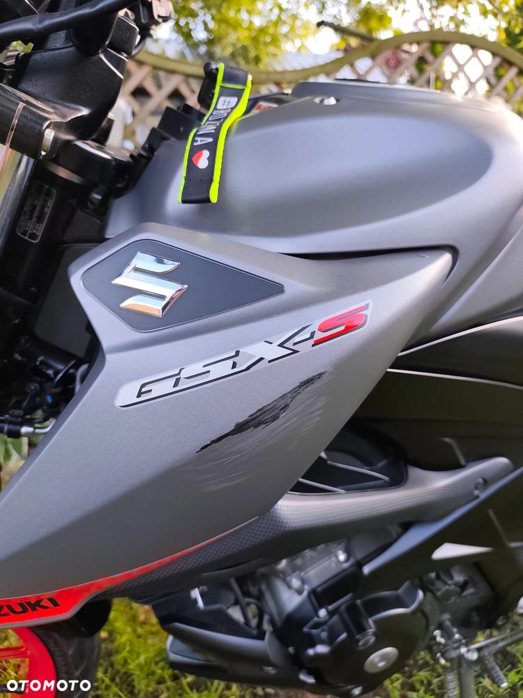 Suzuki GSX - 6