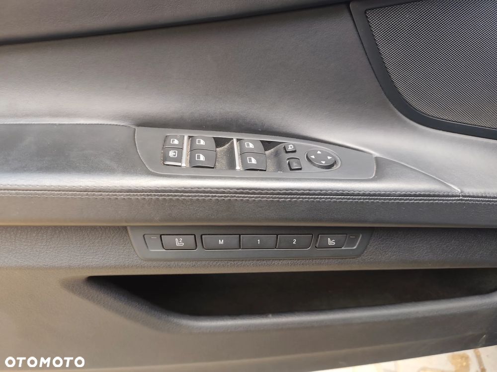 BMW Seria 7 750i L xDrive - 15
