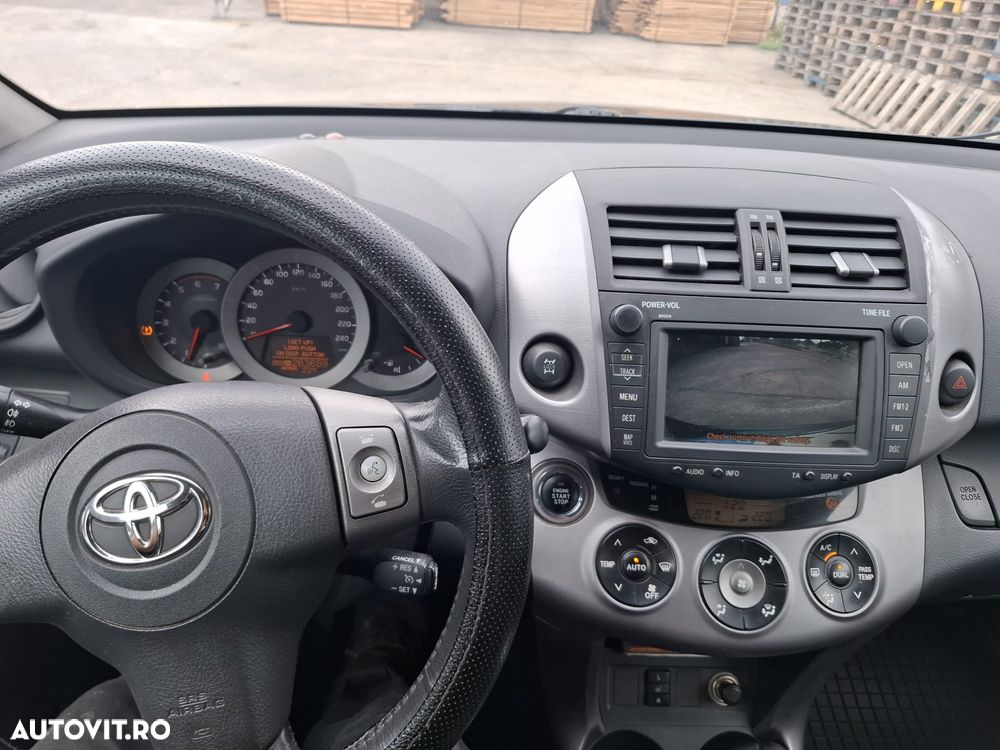 Toyota RAV4 2.2 D-4D Luxury - 2