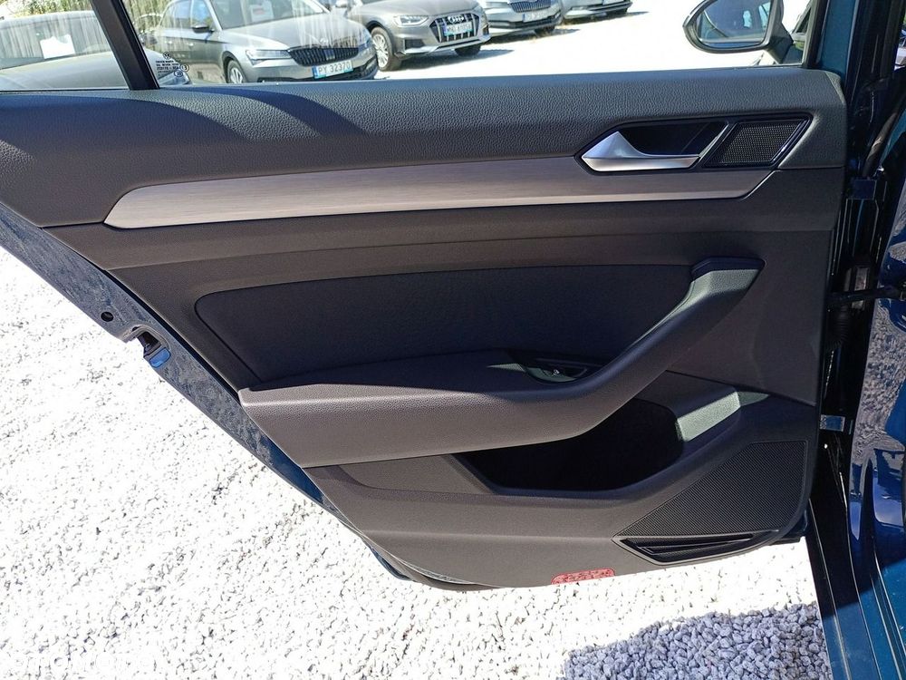 Volkswagen Passat Variant 2.0 TDI EVO Essence - 22