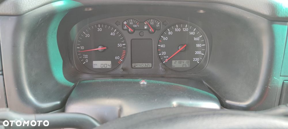 Volkswagen Caravelle - 13