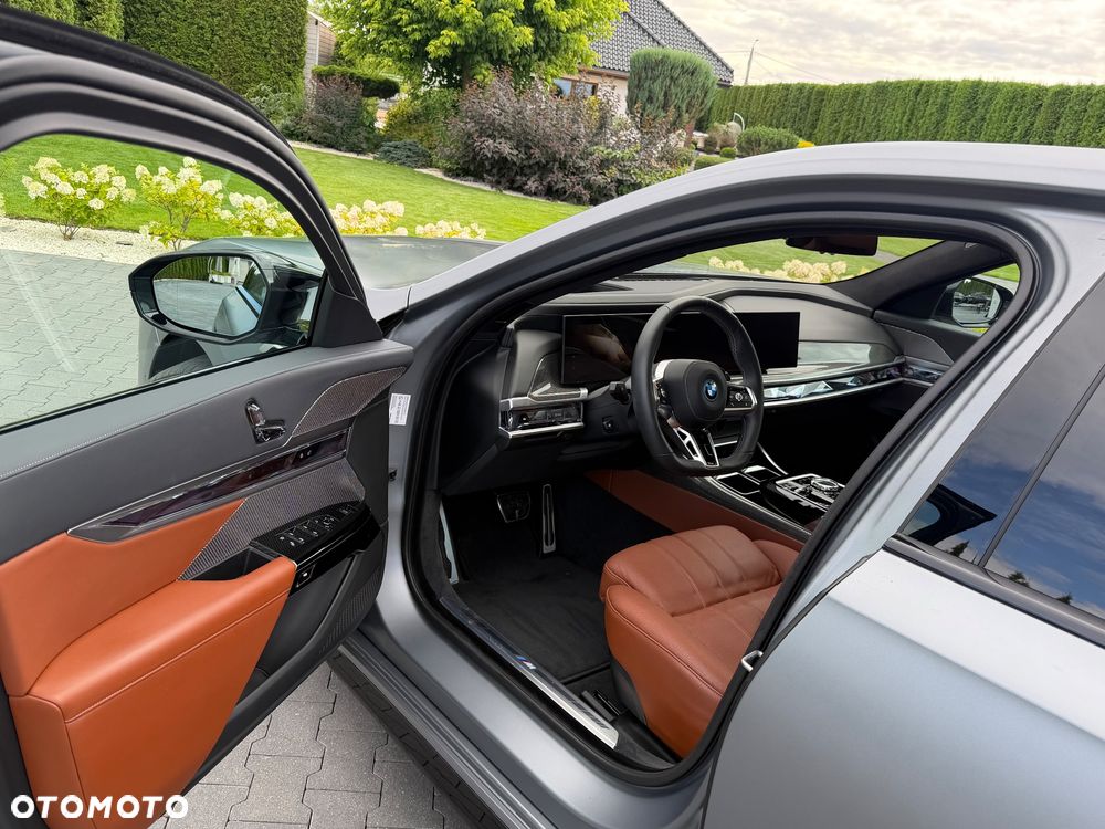 BMW Seria 7 M760e PHEV xDrive Individual Edition sport - 30