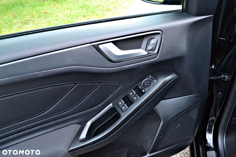 Ford Focus 2.0 EcoBlue STart-Stopp-System ST-LINE - 31