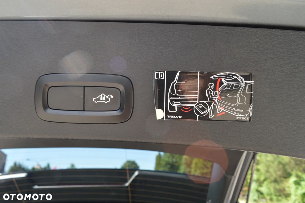 Volvo XC 40 T3 R-Design - 14