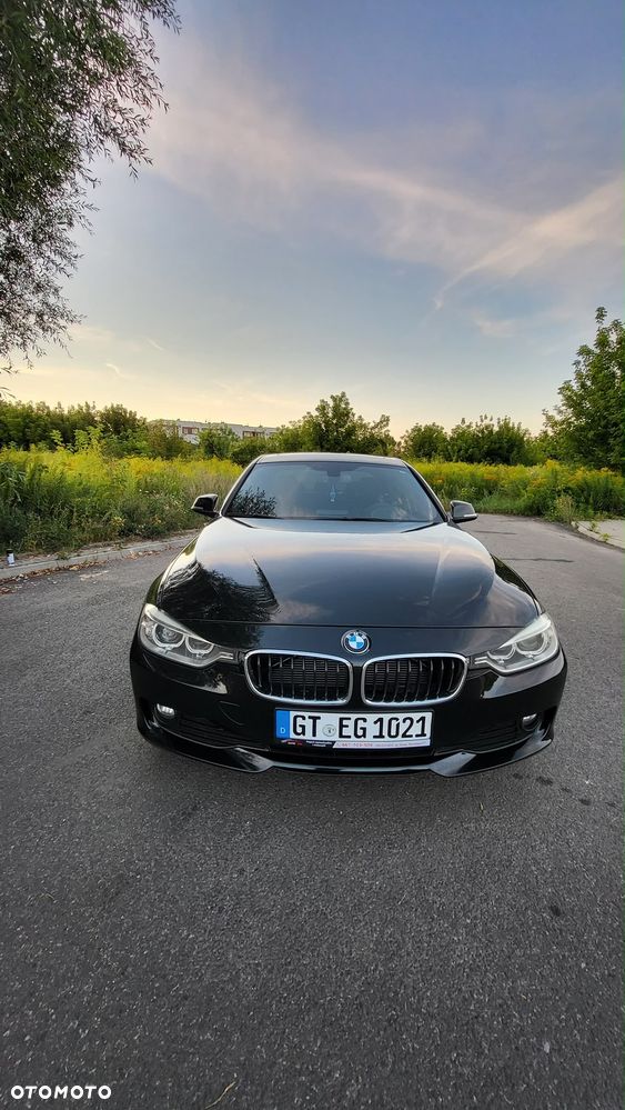 BMW Seria 3 328i xDrive Sport Line - 17