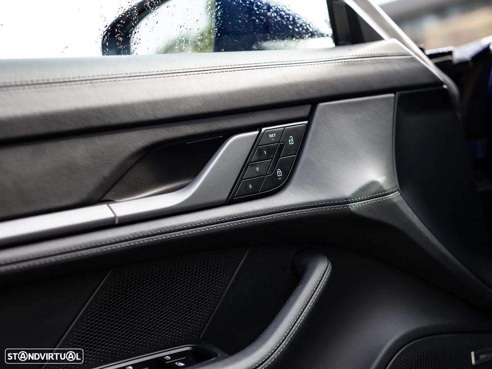 Porsche Taycan 4S - 51