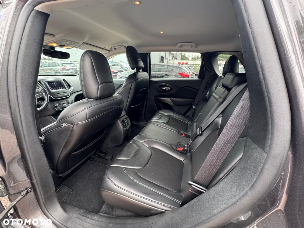 Jeep Cherokee - 20