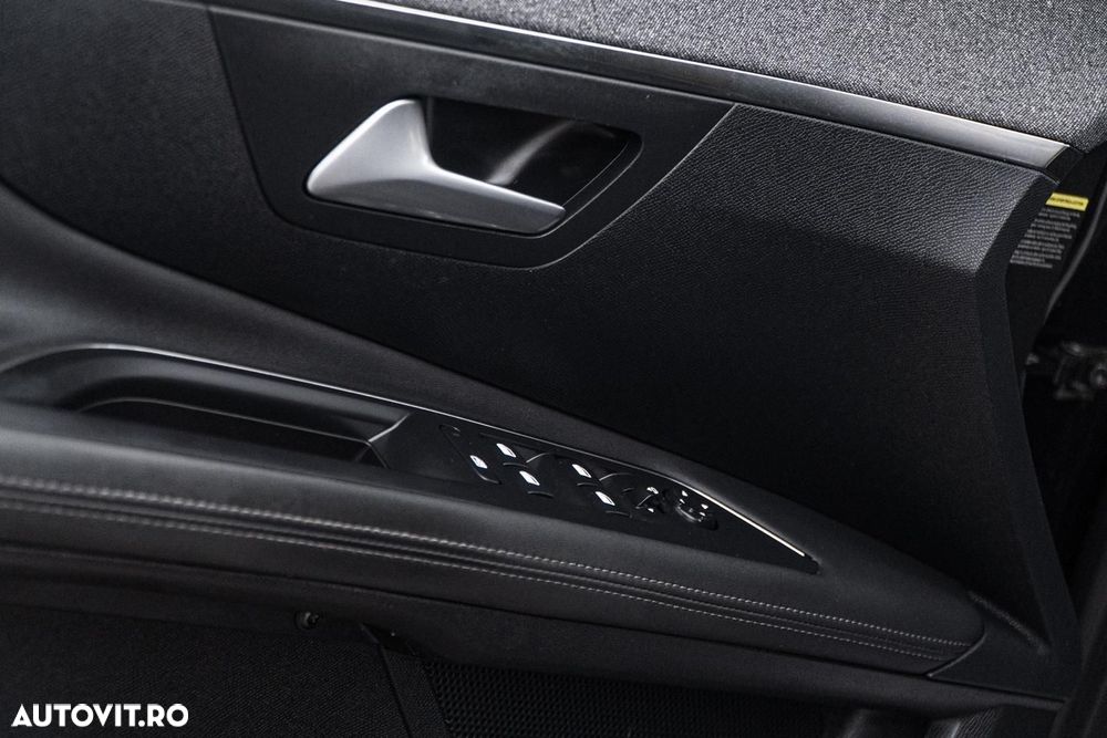 Peugeot 3008 1.2 PureTech Turbo S&S EAT8 Allure - 21