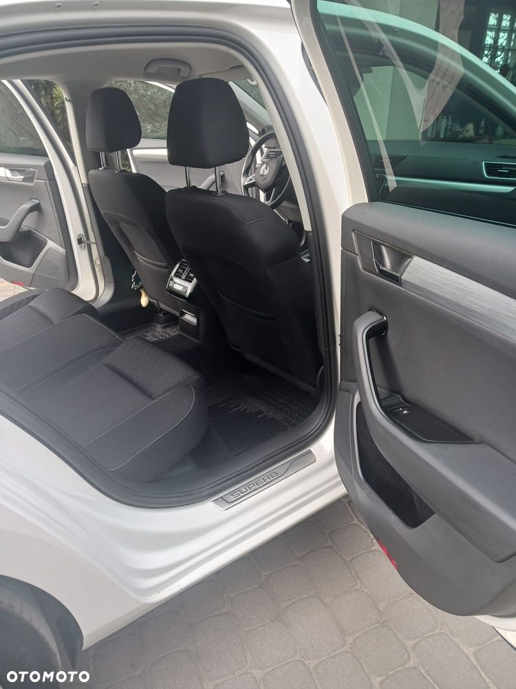 Skoda Superb 2.0 TDI Sportline DSG - 24