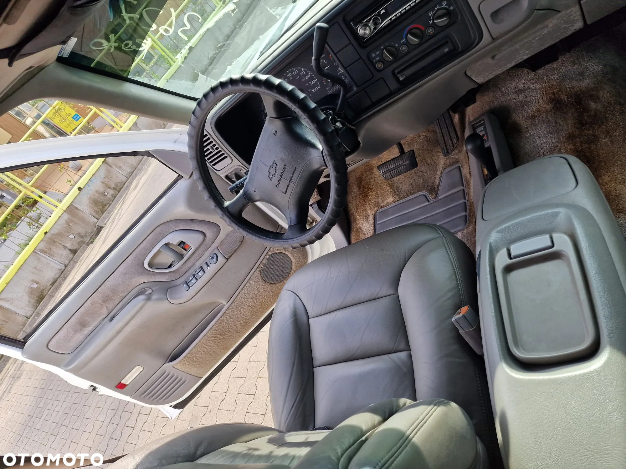 Chevrolet Suburban - 35