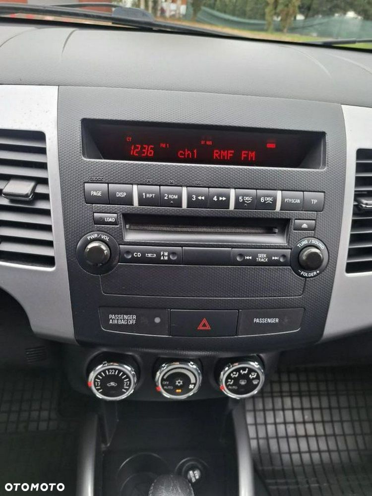 Mitsubishi Outlander - 22