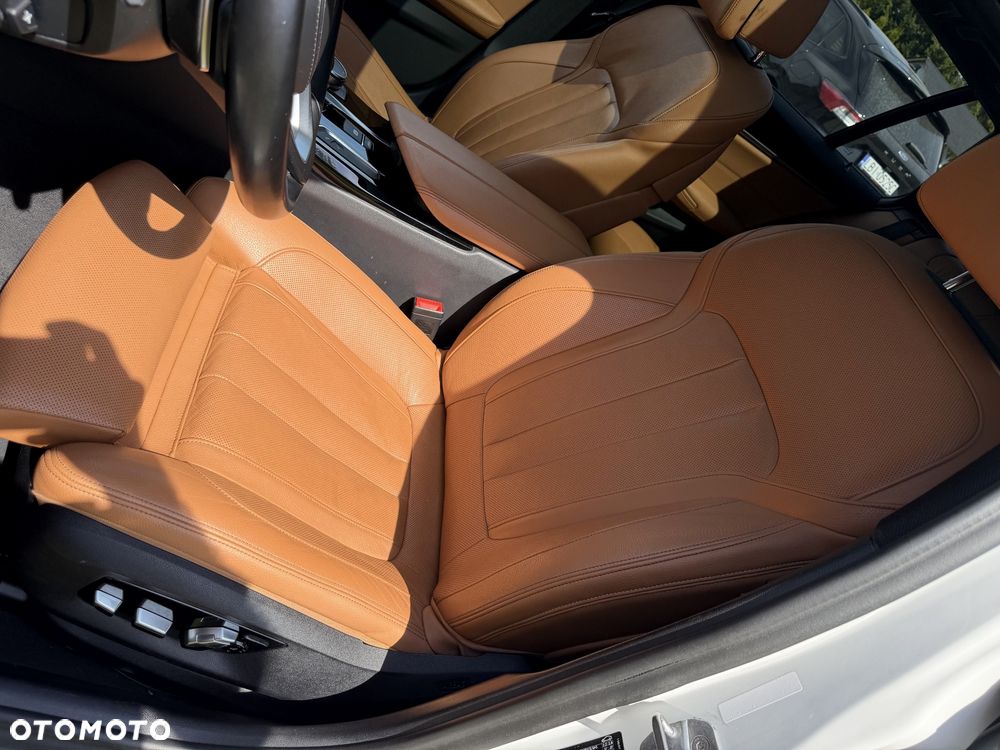 BMW Seria 5 520d Sport Line - 25