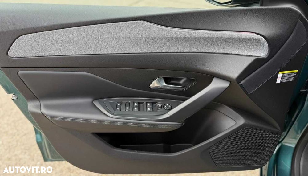 Peugeot 308 1.5L BlueHDI 130 S&S EAT8 Allure - 14