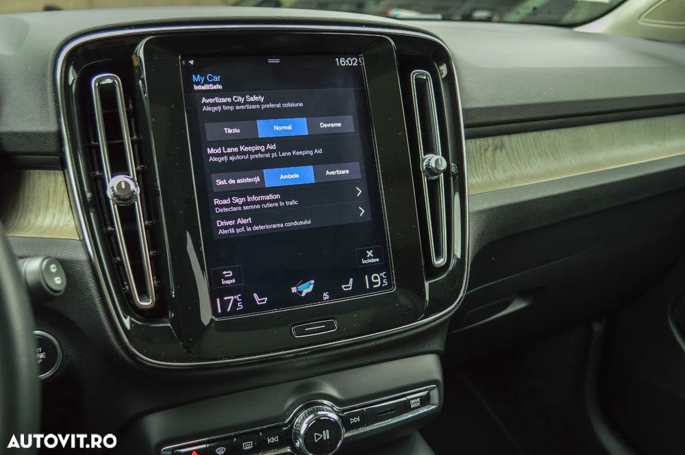 Volvo XC 40 D4 AWD Inscription - 24