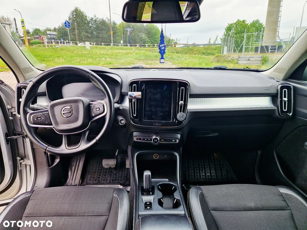 Volvo XC 40 D4 AWD R-Design - 11