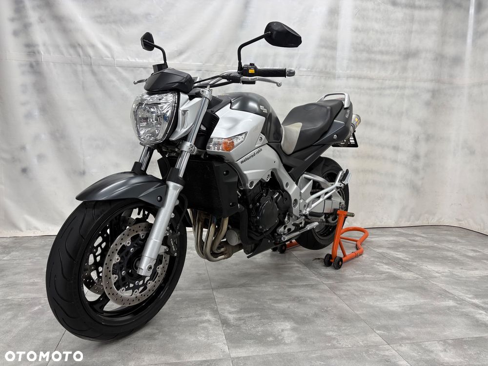 Suzuki GSR - 1