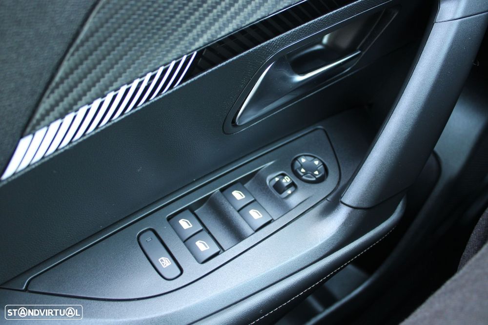 Peugeot 2008 1.2 PureTech Allure Pack EAT8 - 27