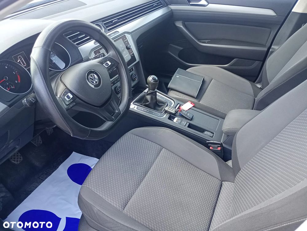 Volkswagen Passat Variant 1.6 TDI (BlueMotion Technology) Trendline - 12