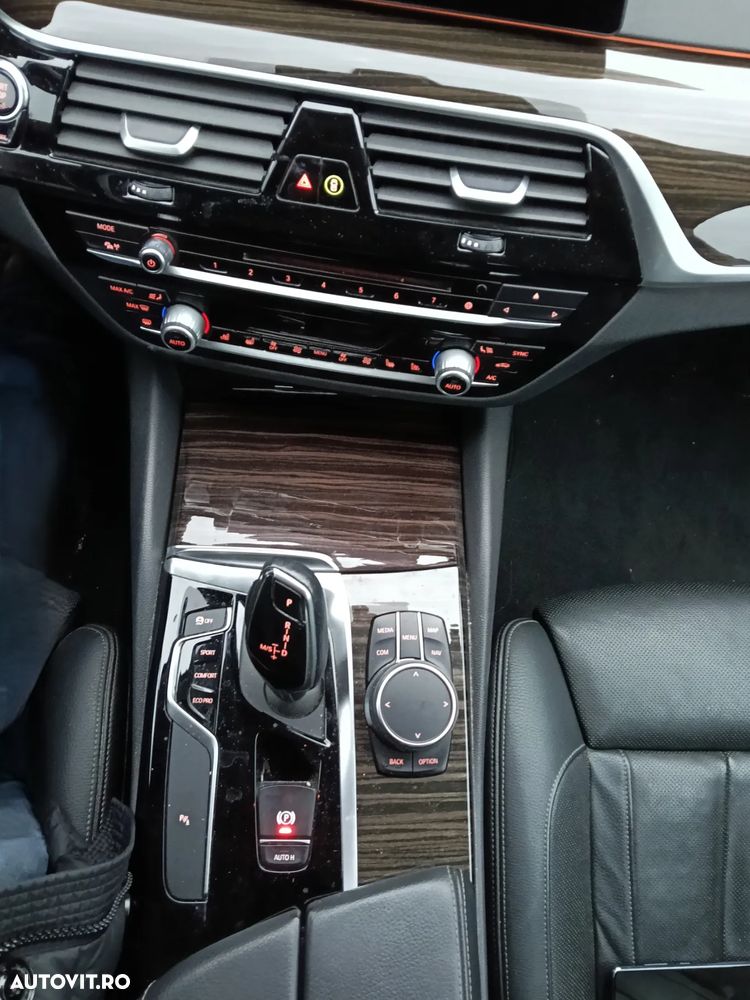 BMW Seria 5 520d Touring Aut. Luxury Line - 19