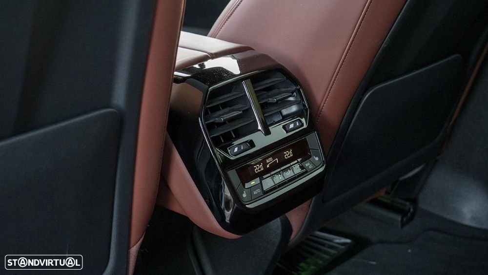 BMW iX xDrive 40 Pack Desportivo - 27